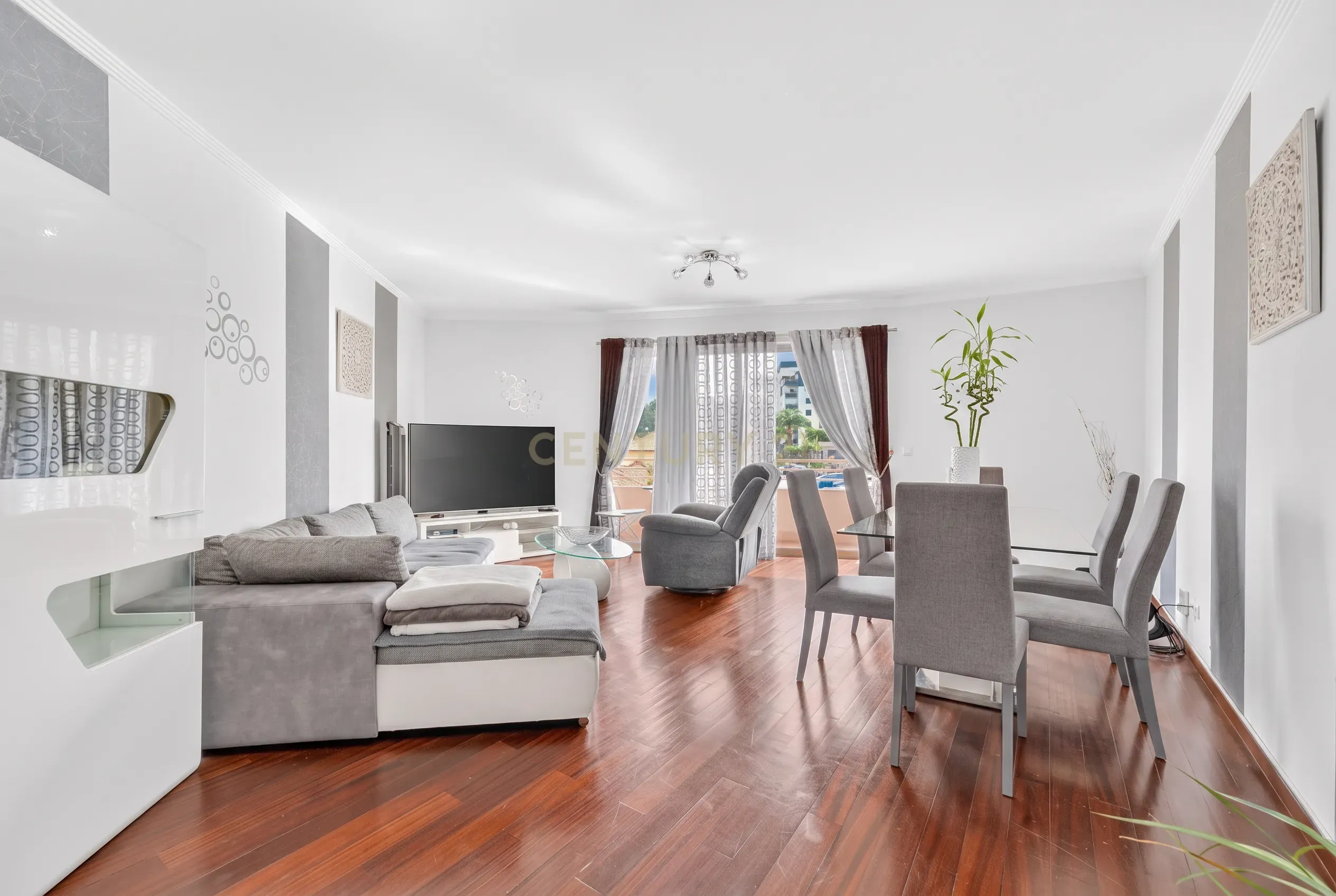 Fotografia 9 de Apartamento T2 na Rua do Til – Conforto e Comodidade no Coração do Funchal