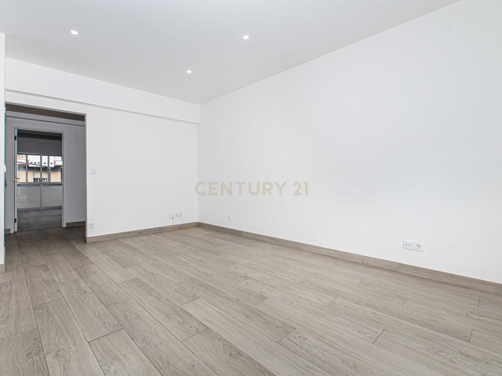 Apartamento T2 Alhandra - Image 17