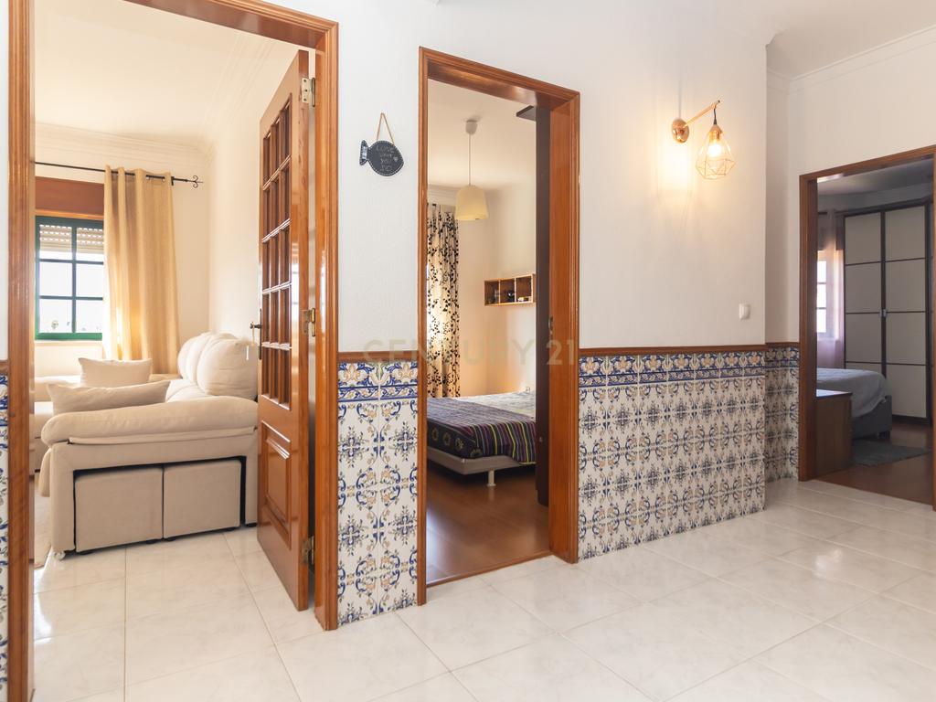 Apartamento T2 com Parqueamento, Elevador, Pronto a Habitar – Uma Oportunidade a Não Perder - Image 13