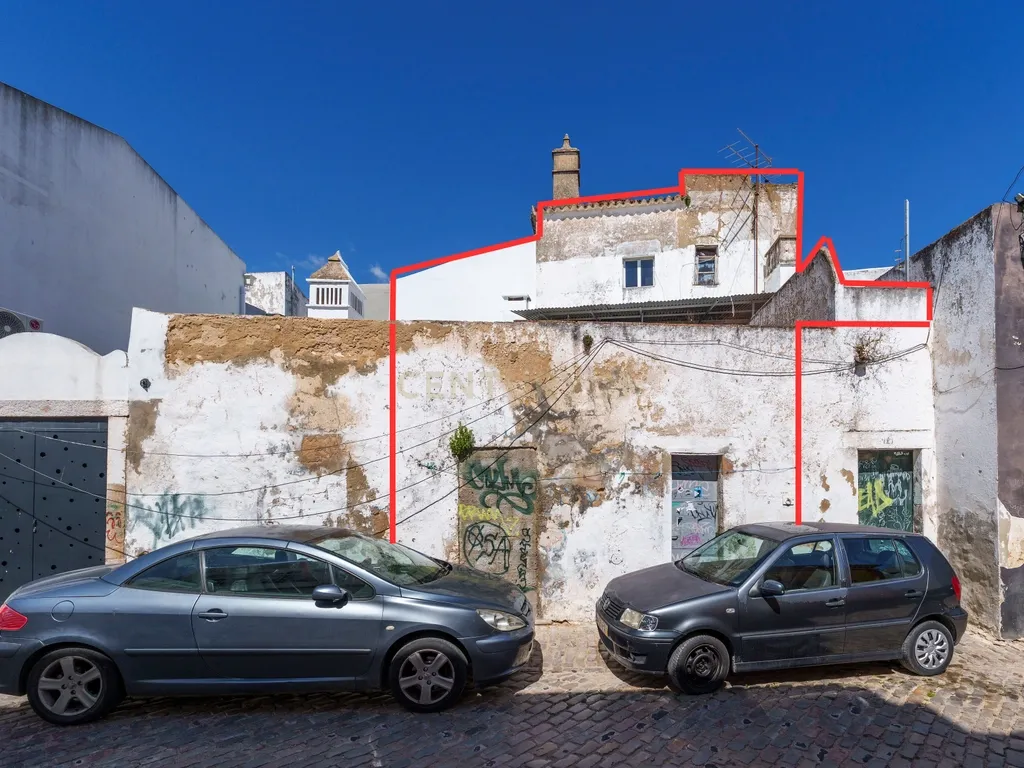 Andar de Moradia T7 | Baixa de Faro | Potencial para Hostel | Terraços - Image 4