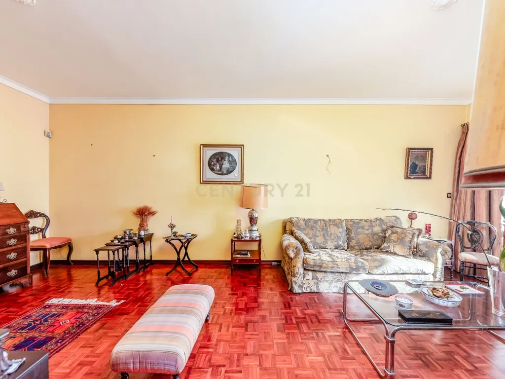 Espetacular Apartamento T5 com Terraço e Garagem, em São Domingos de Benfica, Lisboa - Image 6