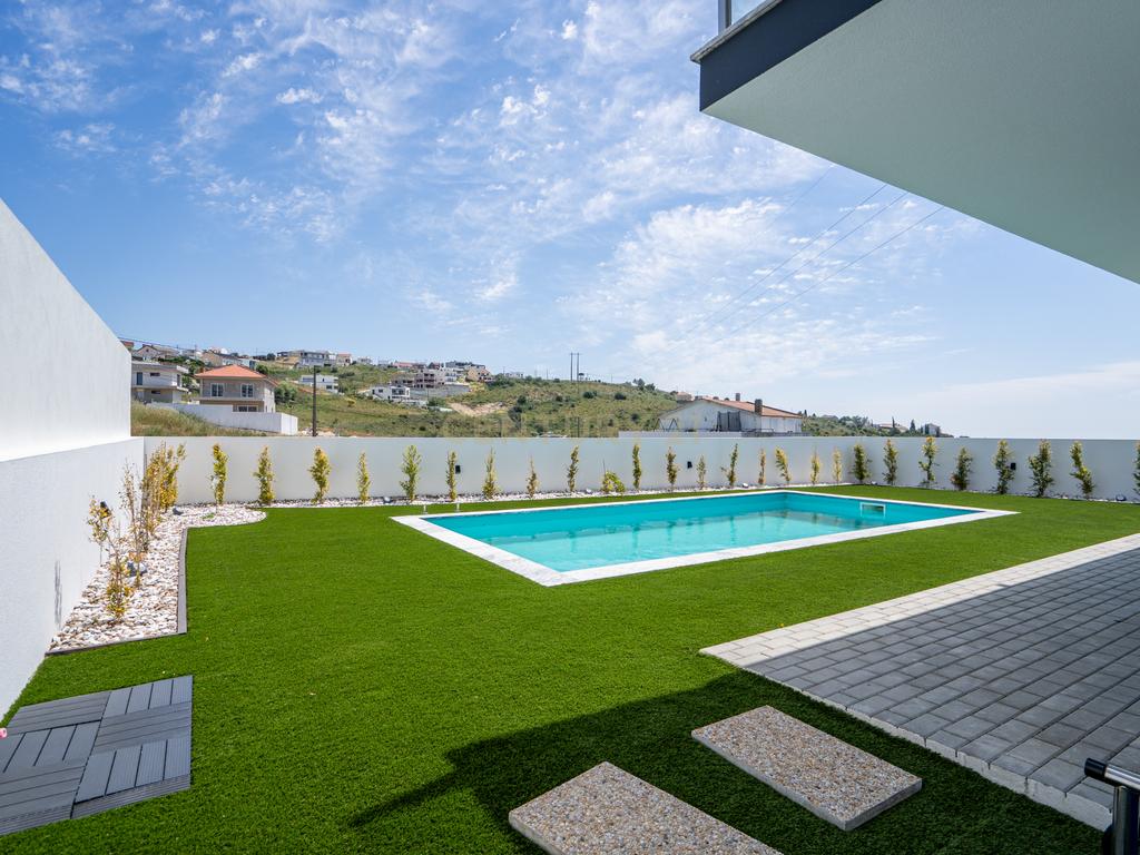 🌅 Moradia Nova com Vista Tejo, Piscina e Terraço Panorâmico a Poucos Minutos de Lisboa - Image 57