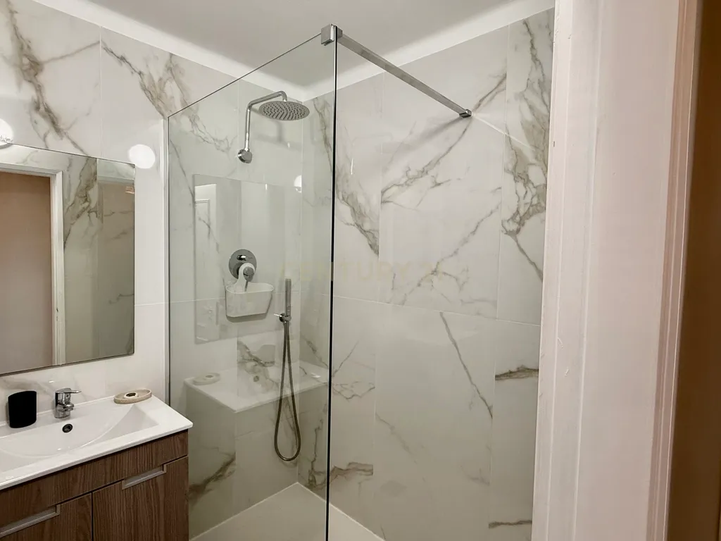 Apartamento T2 renovado em Armação de Pêra a 500 metros da praia. - Image 14