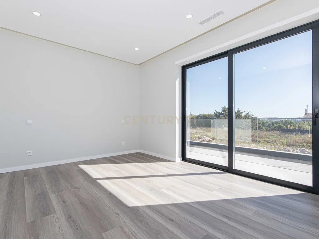 Moradia T4 Premium independente com Piscina (Nova Construção) / Barcarena - Image 13