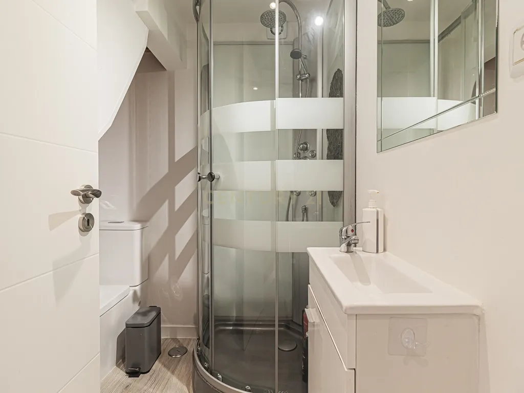 Moradia T2 Renovada em Fanhões – Conforto e Tranquilidade às Portas da Cidade - Image 16