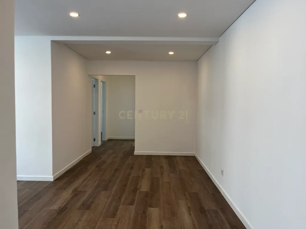 Apartamento T2 totalmente Remodelado. - Image 6