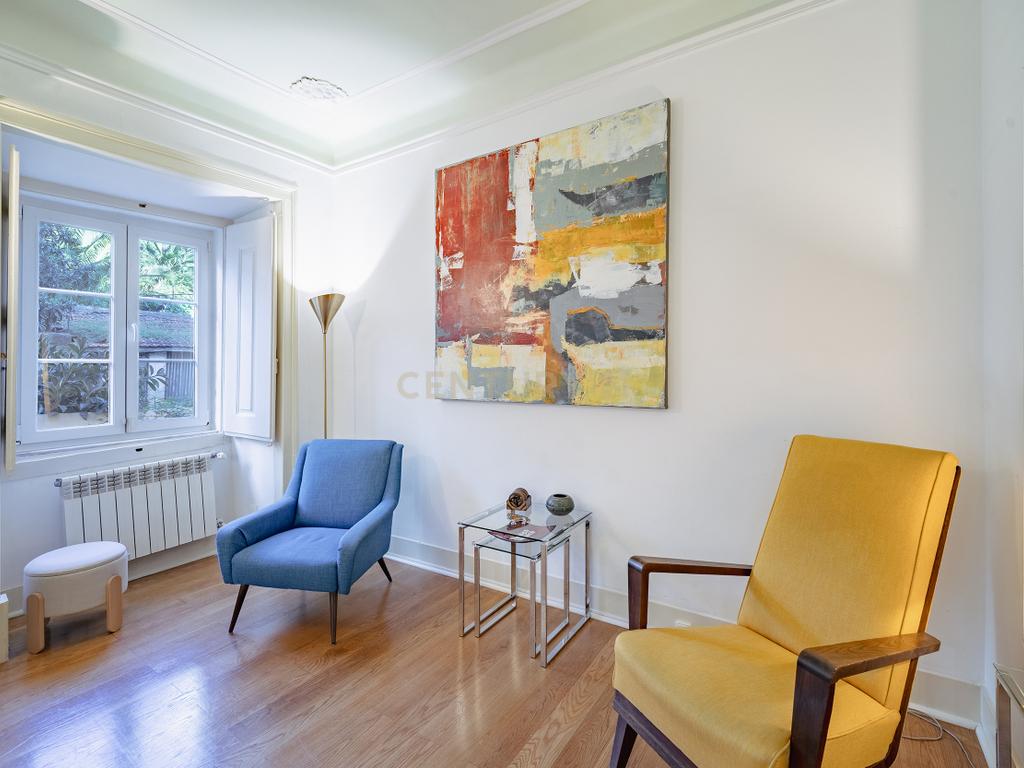 T2 para Arrendamento na Rua de São Bento – Lisboa - Image 1