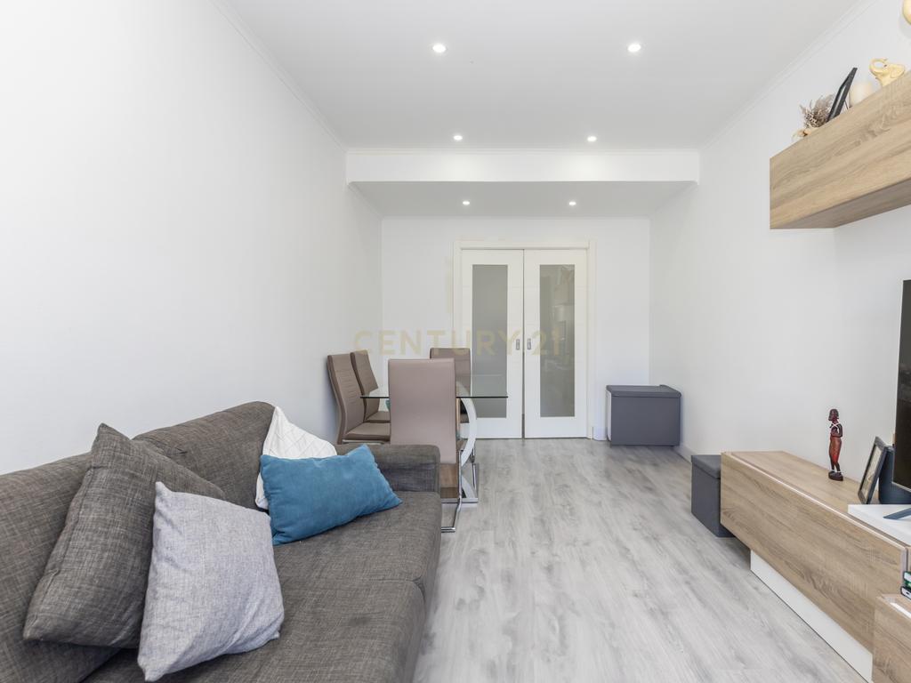 Apartamento T2 no Feijó totalmente remodelado - Image 12