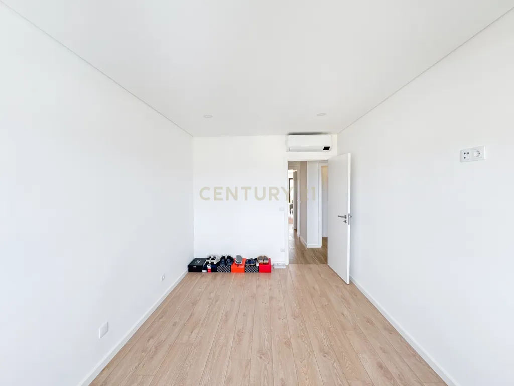 Apartamento T3 Remodelado com garagem em Braga | Próximo do Centro Histórico - Image 33