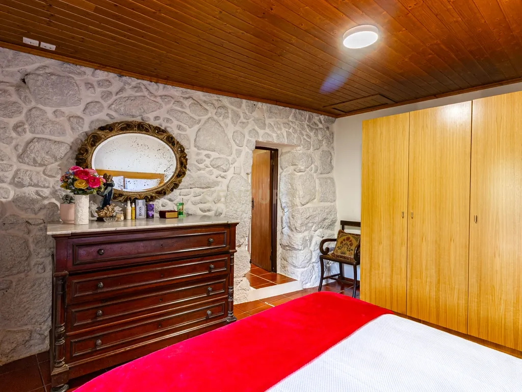 Um Refúgio no Gerês com 2 casas junto ao Rio - Image 31