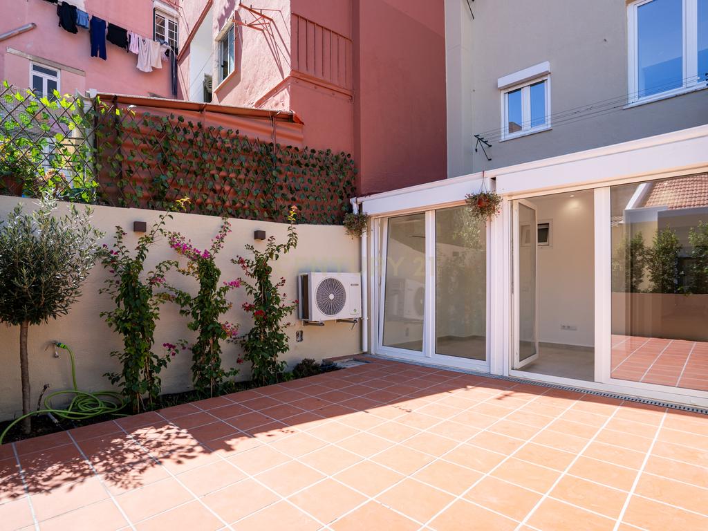 Apartamento T2 RC, Rua do Mato Grosso, Santa Engrácia, São Vicente - Image 32