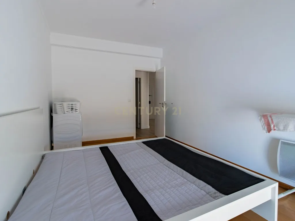 Espaçoso Apartamento T3 na Freixianda com Terraço - Image 11