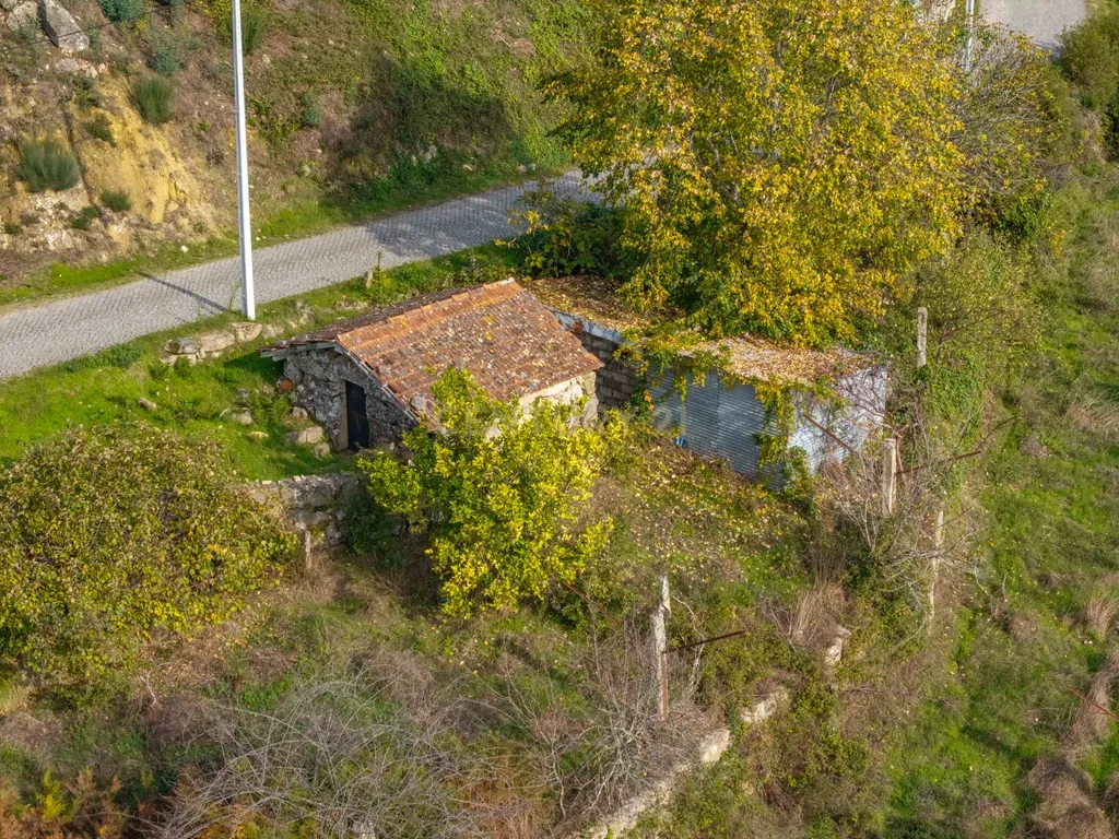 Casinha rústica para Recuperação e terreno em Fandinhães, Marco de Canaveses, com vista Rio Douro - Image 3