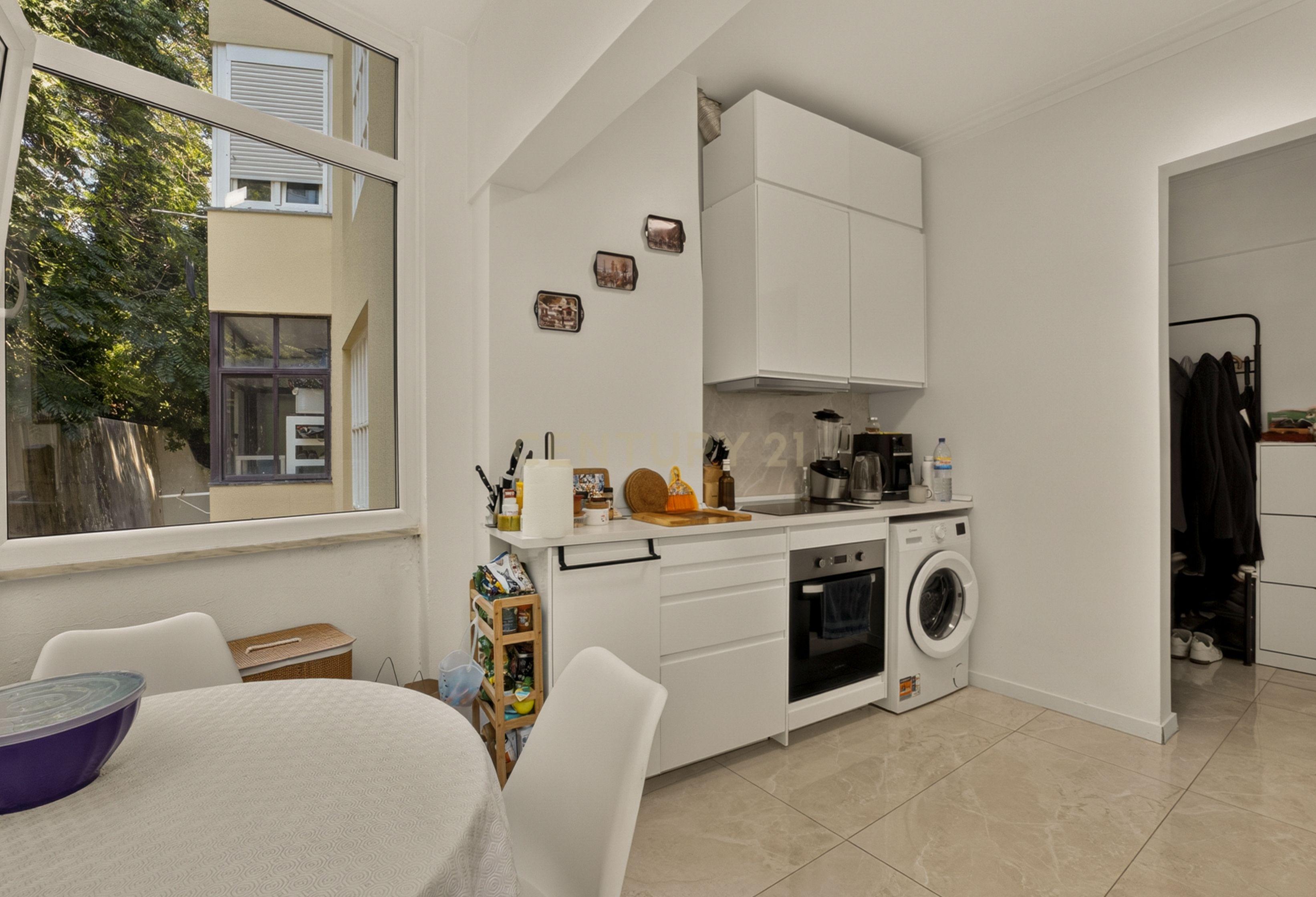Fotografia 3 de Apartamento T2 totalmente renovado em Cascais | Excelente oportunidade de investimento