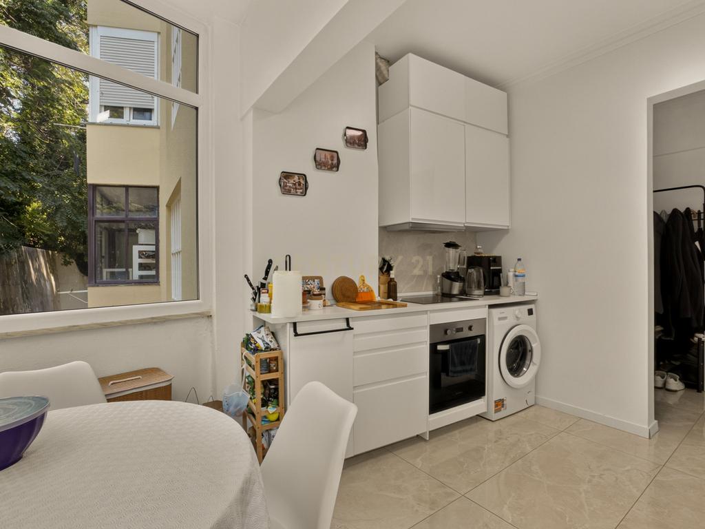Apartamento T2 totalmente renovado em Cascais | Excelente oportunidade de investimento - Image 9