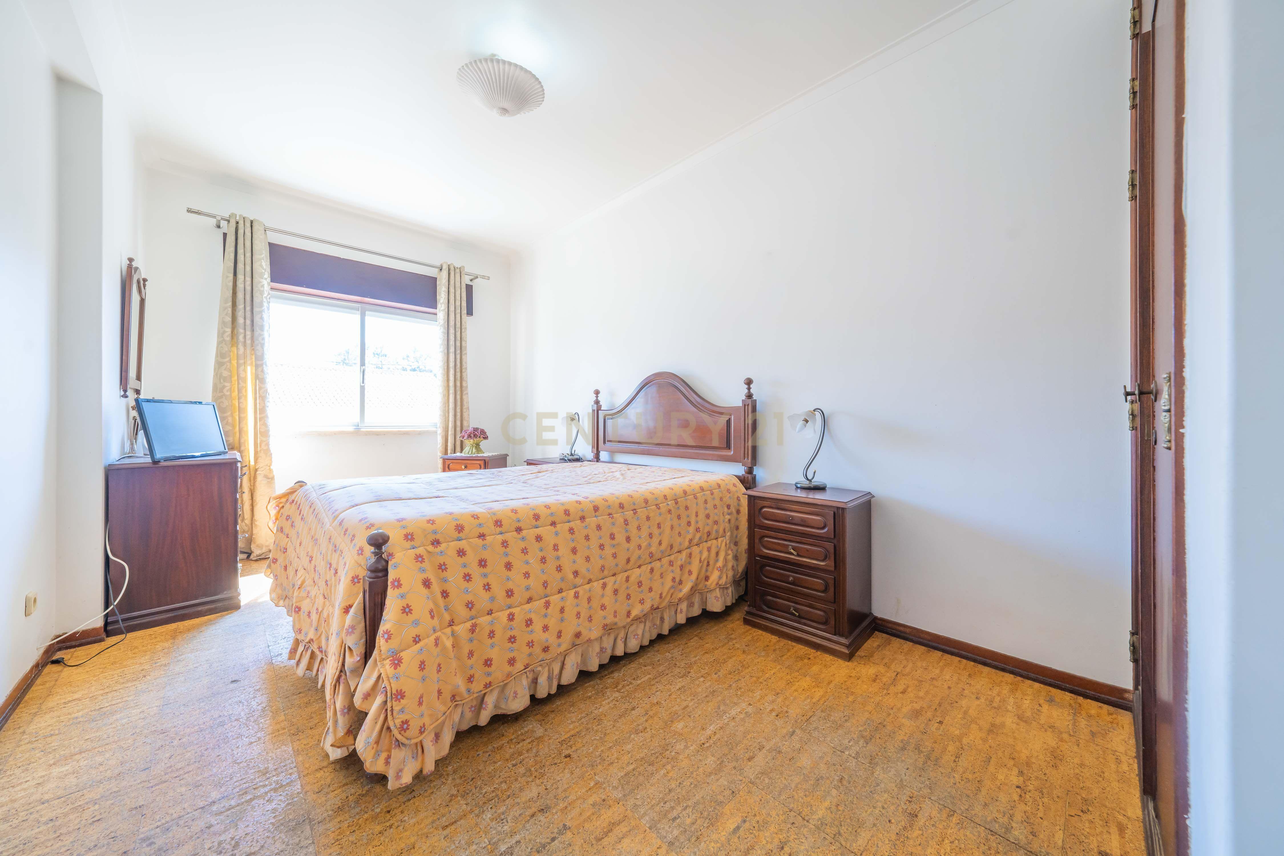 Apartamento T2, na Várzea, em Setúbal - Image 11