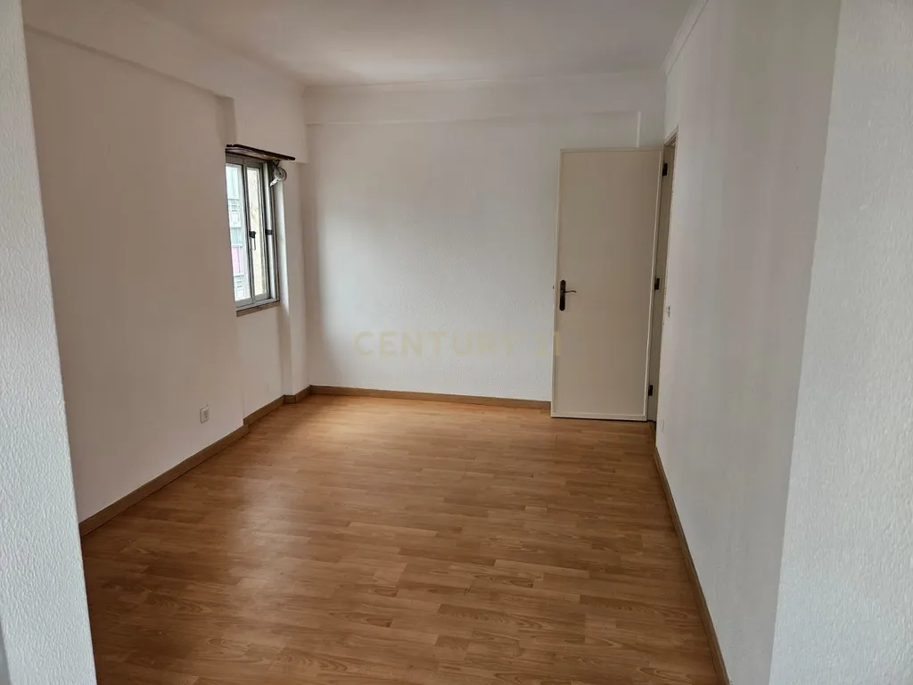 𝗔𝗽𝗮𝗿𝘁𝗮𝗺𝗲𝗻𝘁𝗼 𝗧𝟮 à 𝘃𝗲𝗻𝗱𝗮 𝗻𝗮 𝗗𝗮𝗺𝗮𝗶𝗮 – 𝟲𝟴𝗺𝟮 𝗰𝗼𝗺 𝘃𝗮𝗿𝗮𝗻𝗱𝗮𝘀 - Image 12