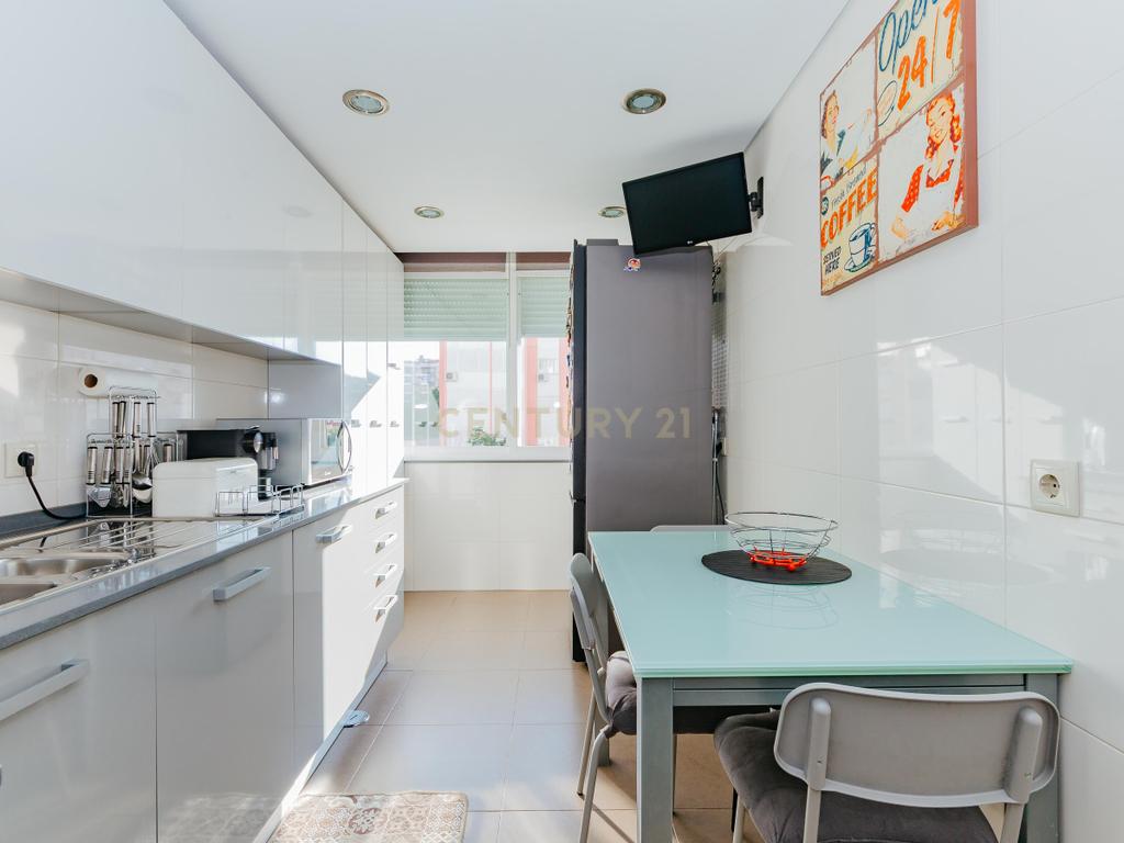 Apartamento T3 com 100,5 m² em Alfornelos com Arrecadação no piso -1 - Image 5