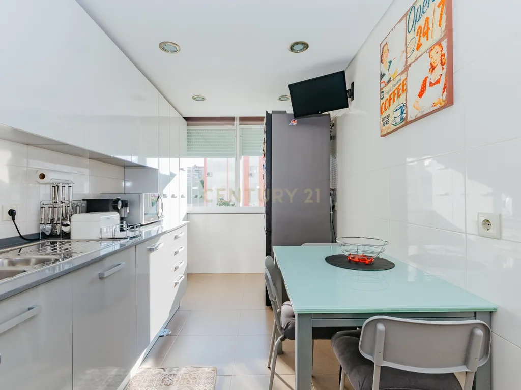 Apartamento T3 com 100,5 m² em Alfornelos com Arrecadação no piso -1 - Image 5