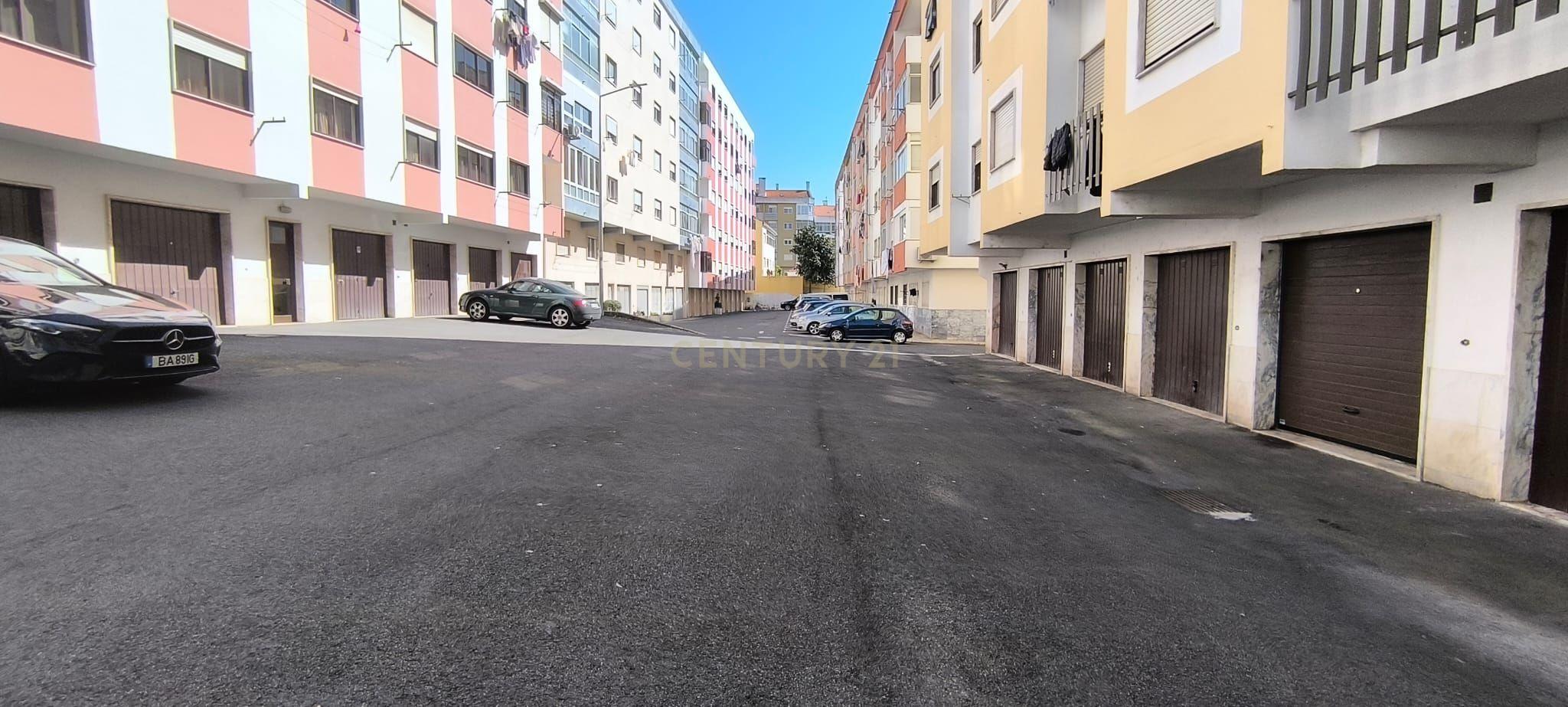 Apartamento T2 com Garagem | Agualva-Cacém - Image 25