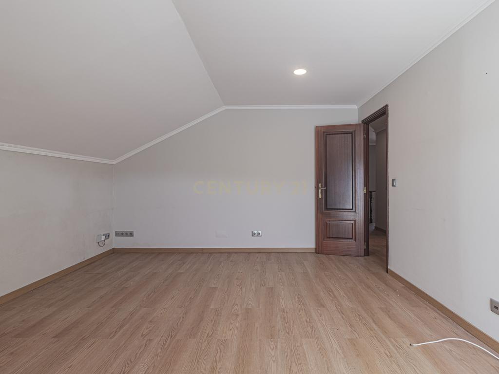Moradia T4 em Vila Nova - Bucelas - Image 42