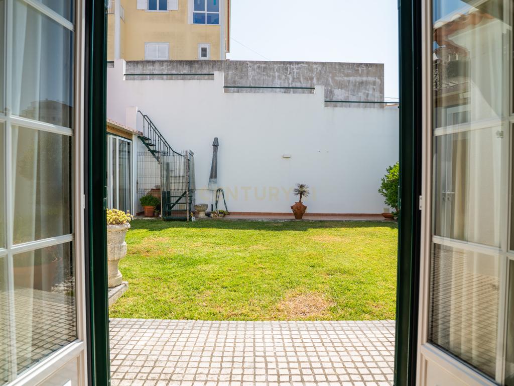 🏡 Moradia T5 como nova na Encarnação – Tranquilidade e vista desafogada! - Image 17