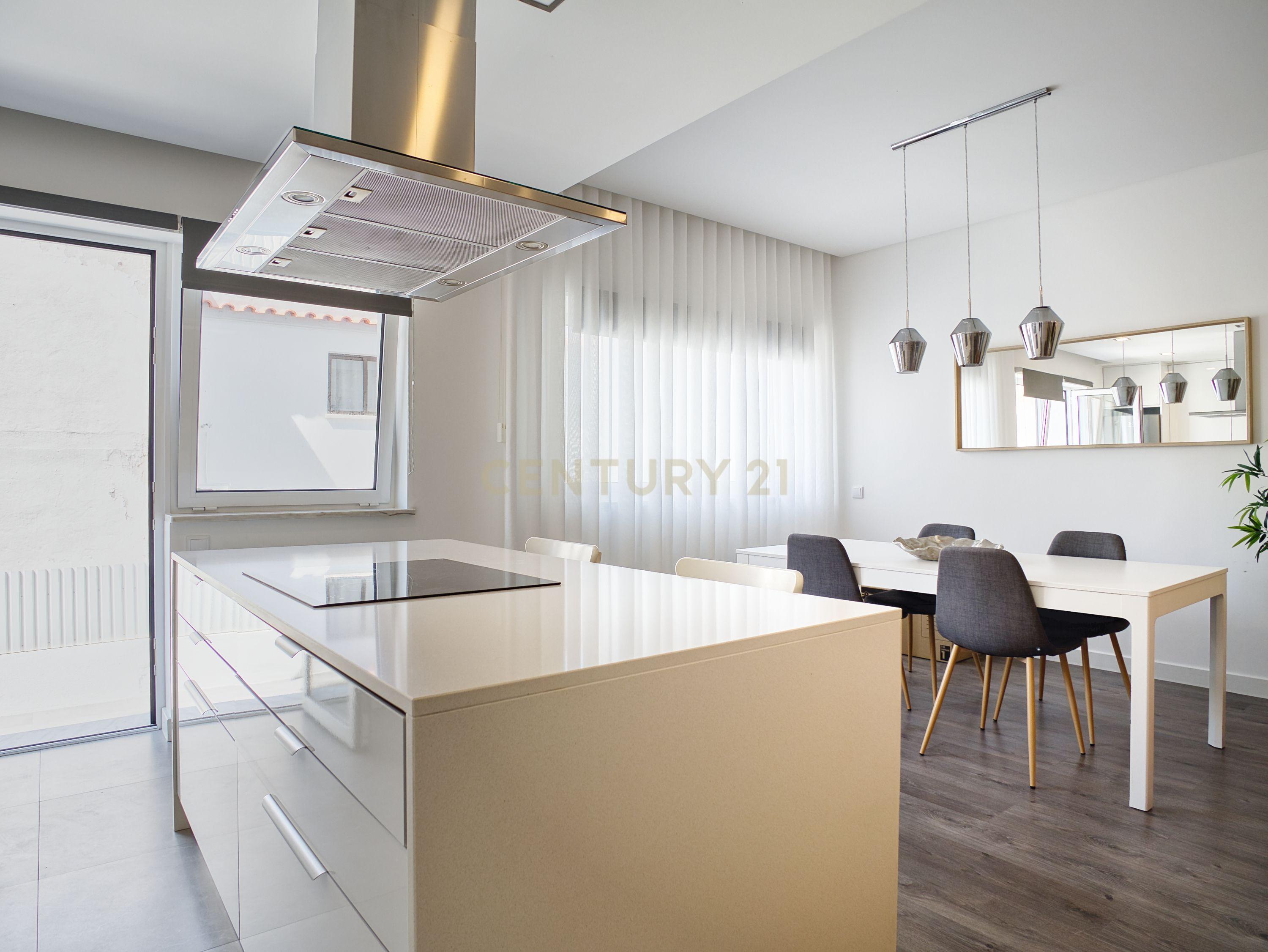 Apartamento Moderno T2 em Nazaré - Perto da Praia e Serviços - Image 2