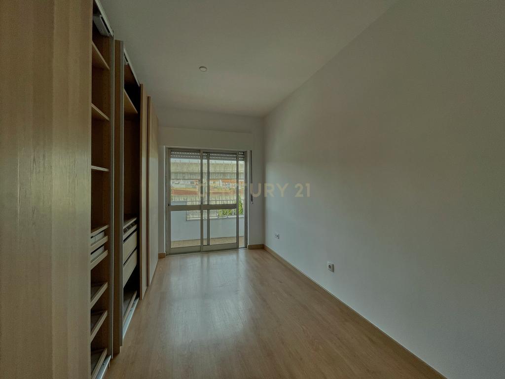 T2 para Arrendamento em Corroios – Conforto, Modernidade e Localização Privilegiada - Image 27