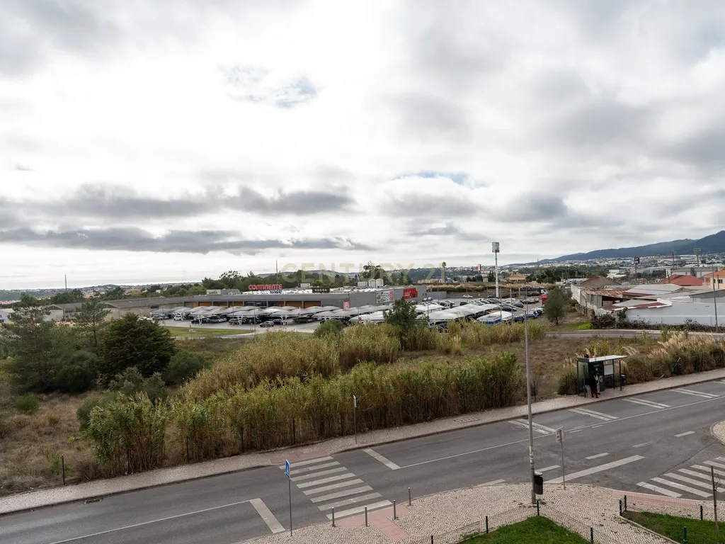 🏡 Apartamento T2 com varanda e vista desafogada - Image 9