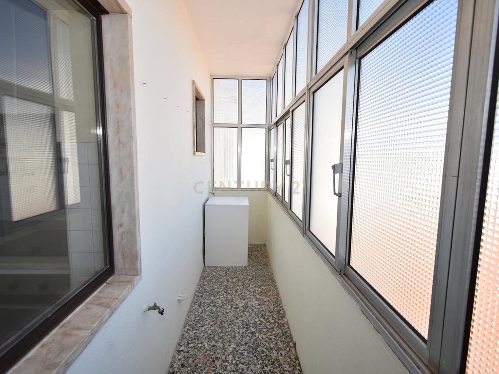 Apartamento T3 em Excelente Estado – Localização Central e Ótima Exposição Solar - Image 13