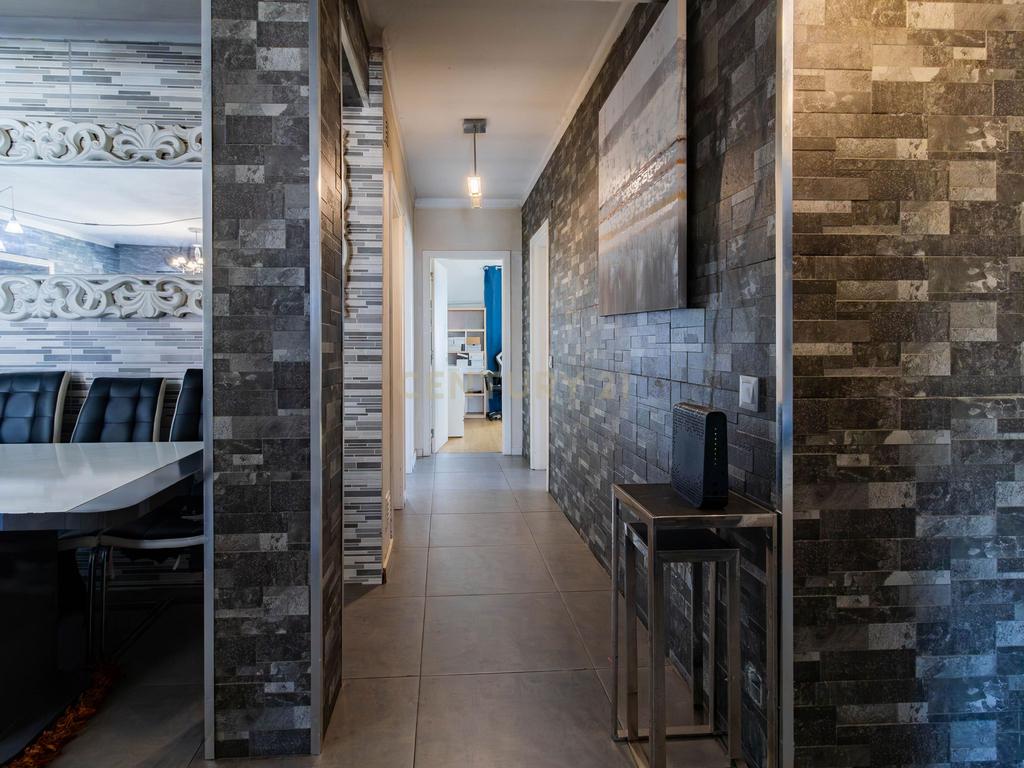 Apartamento Exclusivo | 129 m² de Área Útil + 22 m² de Anexos - Image 2