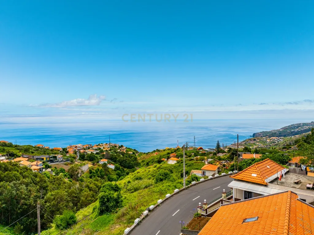 Terreno Urbano com Projeto Aprovado na Tranquila Ribeira Brava - Image 5