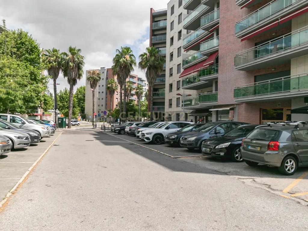 Apartamento T2 com Box p/ 2 Carros - Malvarosa, Alverca - Image 30