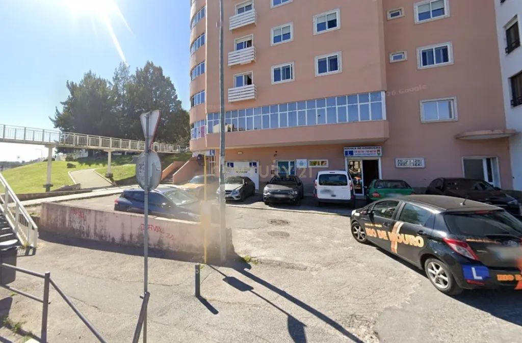 Loja Exclusiva de 223 m² — Rio de Mouro - Image 2