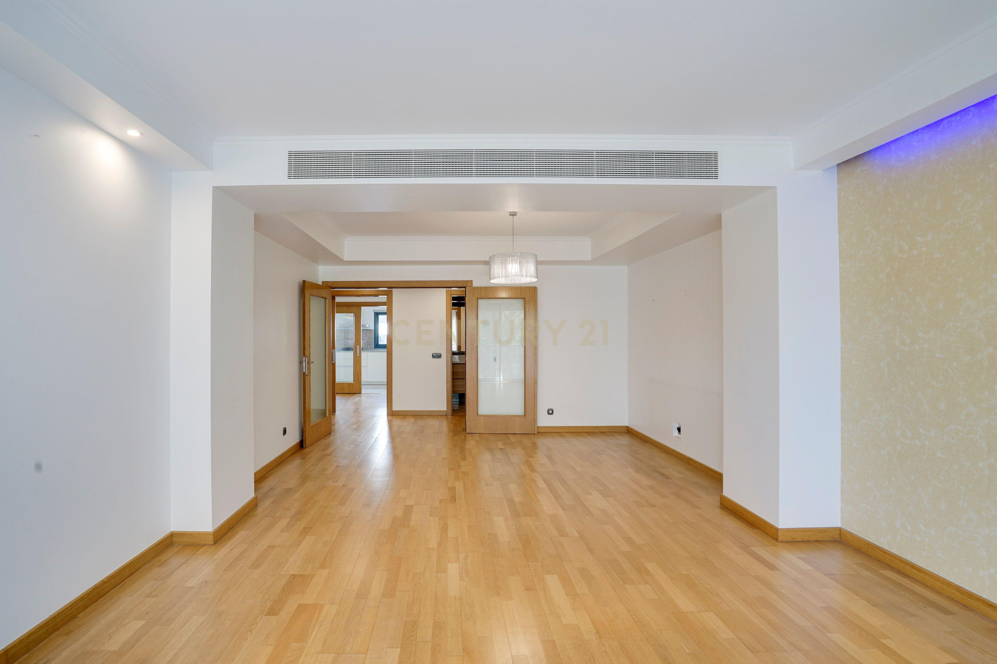 Fotografia 8 de Apartamento T3+1 com 2 Suites, Varanda e 2 Lugares de Garagem no Parque das Nações, Lisboa