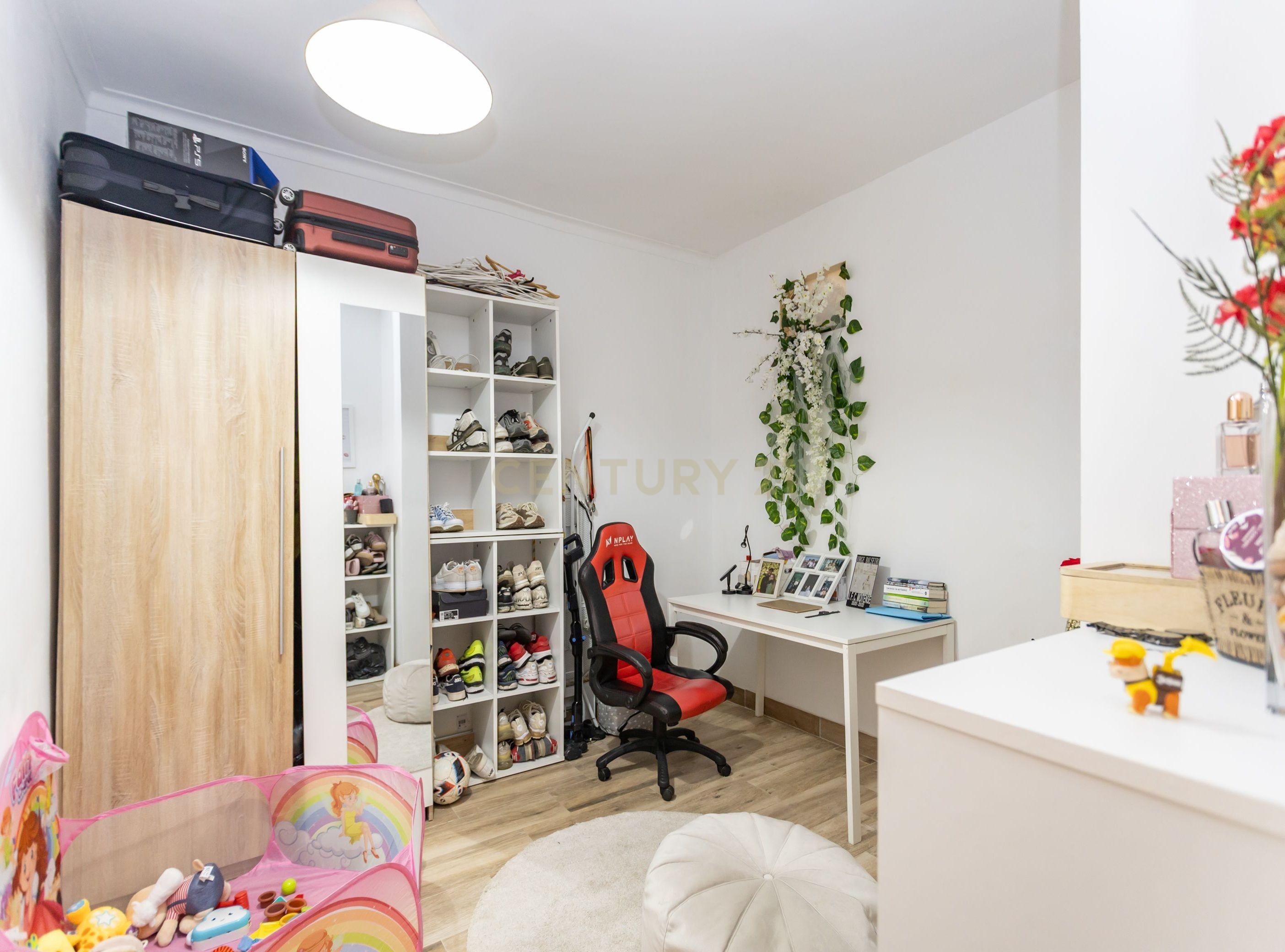 Fotografia 9 de Apartamento T2(+1) Renovado com Logradouro de 100m² – Pronto a Habitar (Mobilado e Equipado) em Paio Pires - Oportunidade Única!