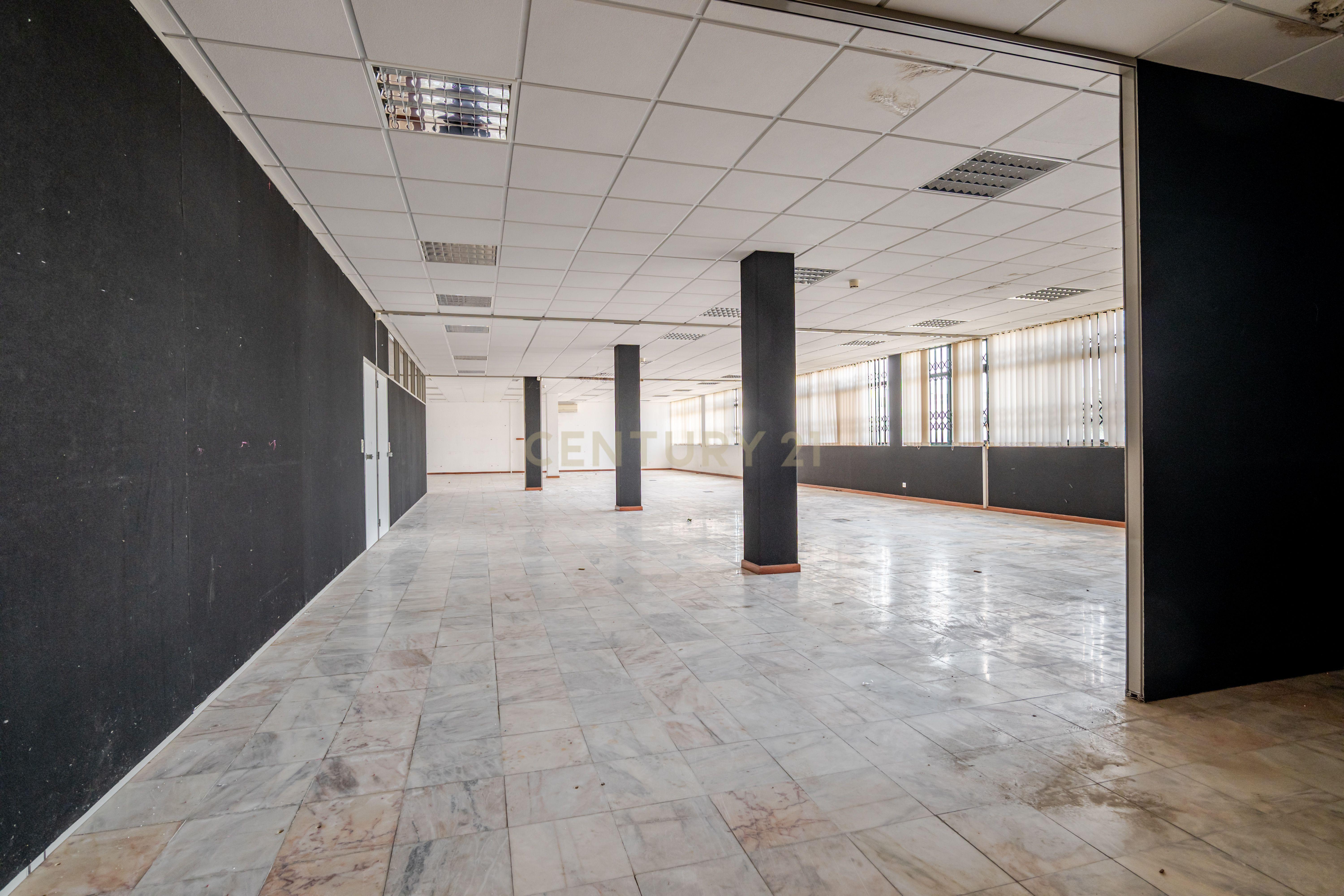 Fotografia 6 de Armazém Gaveto em Grijó/Vila Nova de Gaia com 2.555 m² Zona Industrial com Acessos A1 e A29