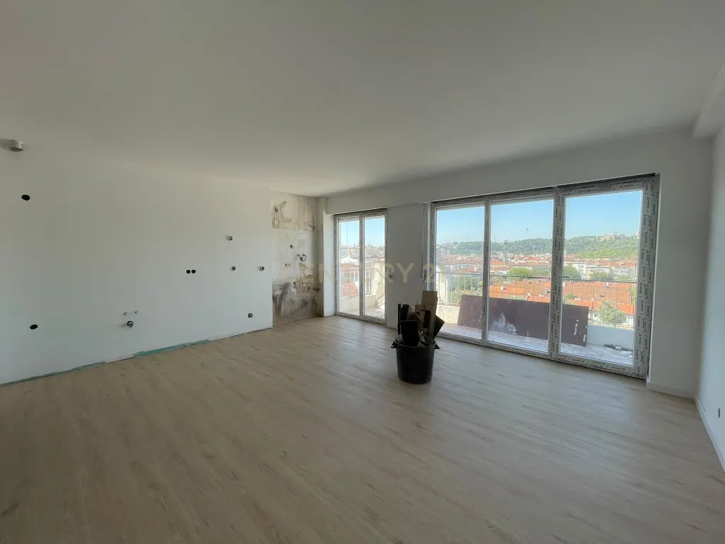 Apartamento Renovado em Tomar, 3 Quartos e 2 Casas de Banho - Image 1