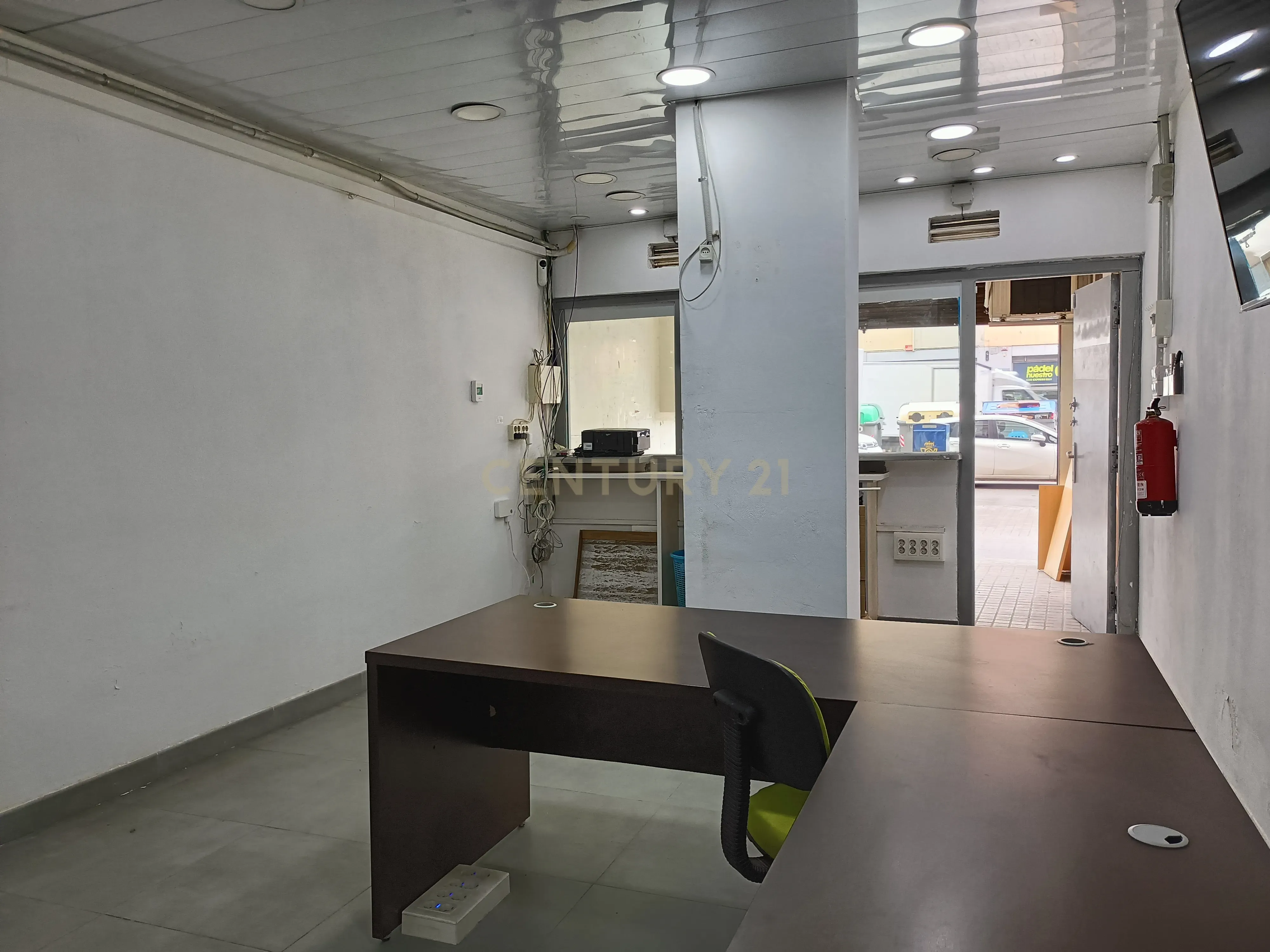 Local Comercial em Barcelona com Acessibilidade e Potencial - Image 7