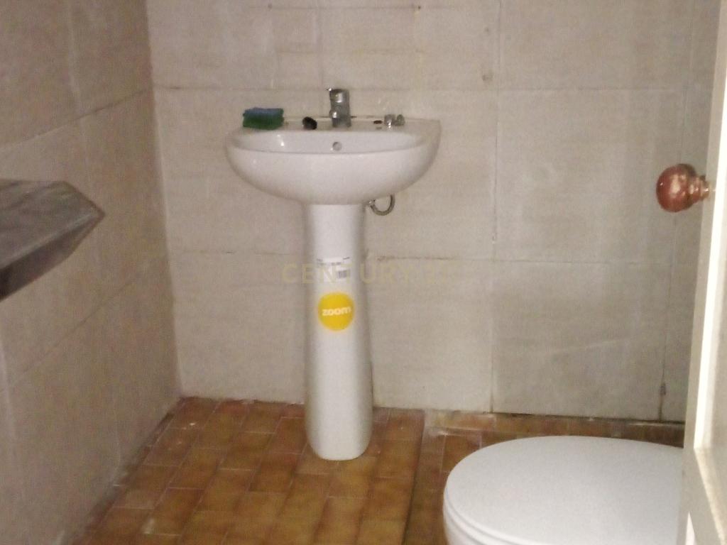 Prédio tradicional com 3 pisos junto Zona Ribeirinha de Alcácer do Sal - Image 6