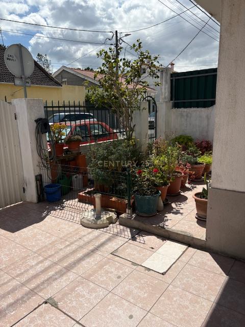 Moradia T3 na Quinta do Conde com Terraço e Garagem - Image 17