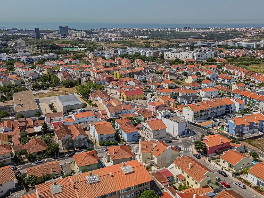 Apartamento T2 parcialmente renovado — Porto Salvo - Image 46