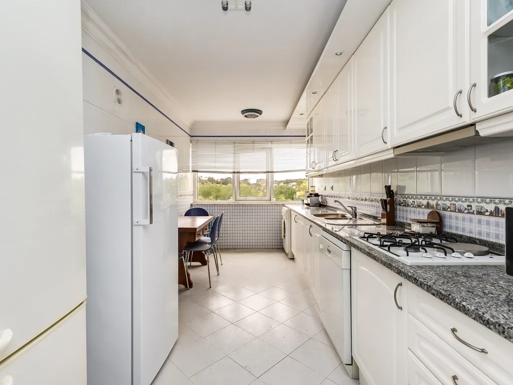 Apartamento T3 em Belas com 133m2 e box para uma viatura - Image 10