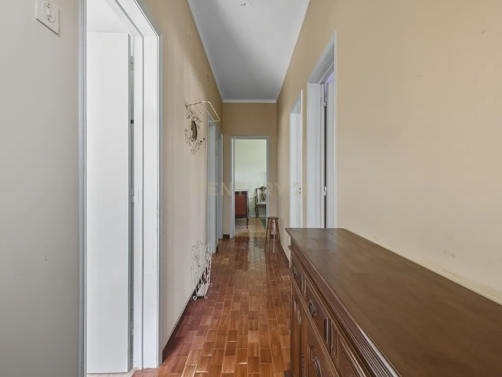 Moradia Bi-familiar com terreno de 800m2 urbanos - Paredes, Alenquer - Image 10