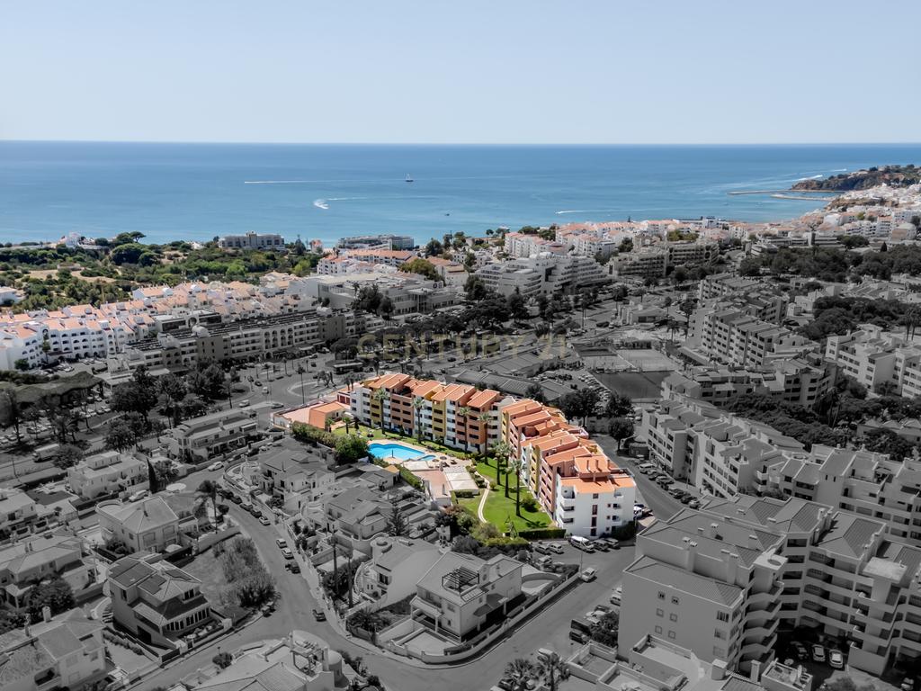 T1 com varanda virada para o jardim e piscina | Quinta da Bela Vista, Albufeira - Image 2