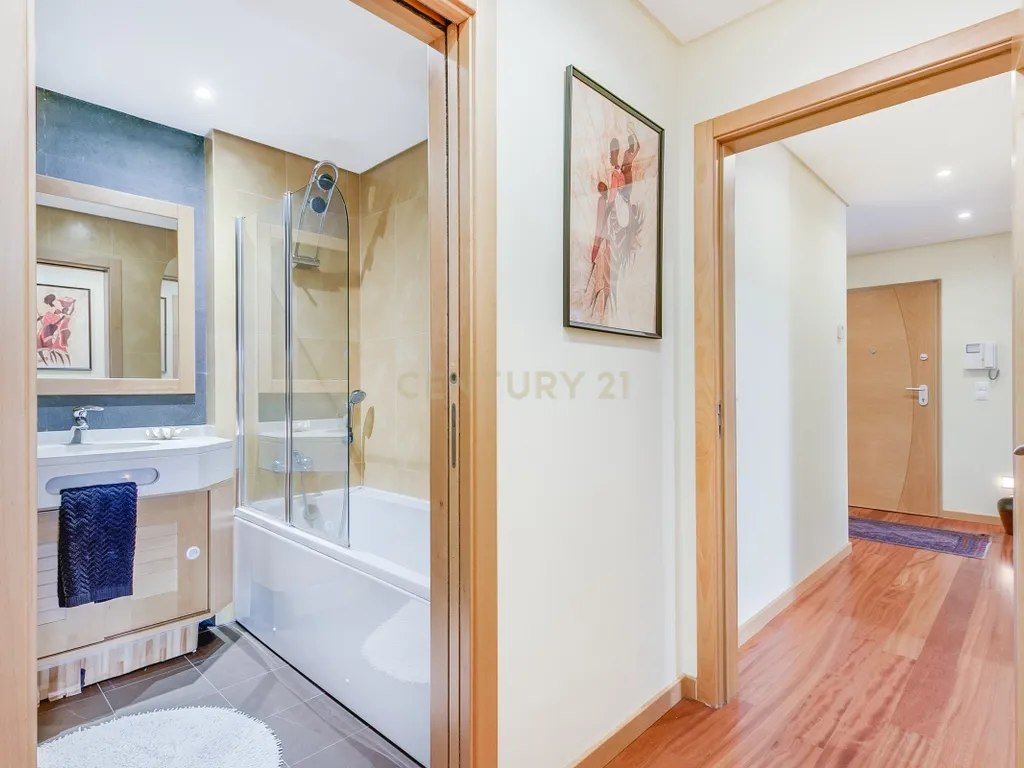 Apartamento T2 com Box p/ 2 Carros - Malvarosa, Alverca - Image 15