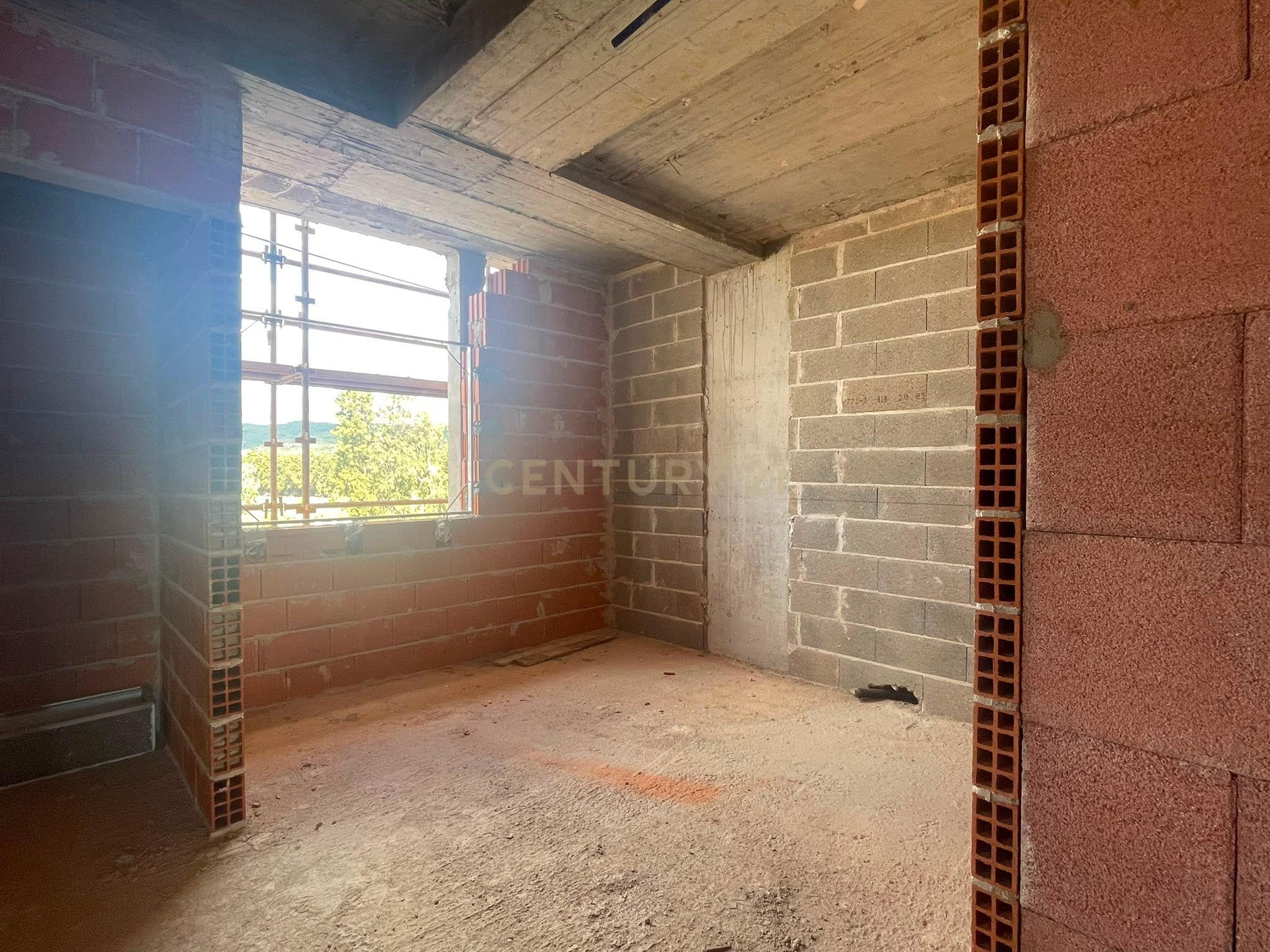 Fotografia 10 de T3 Novo com varanda, parqueamento e arrecadação - Vista Única em Setúbal