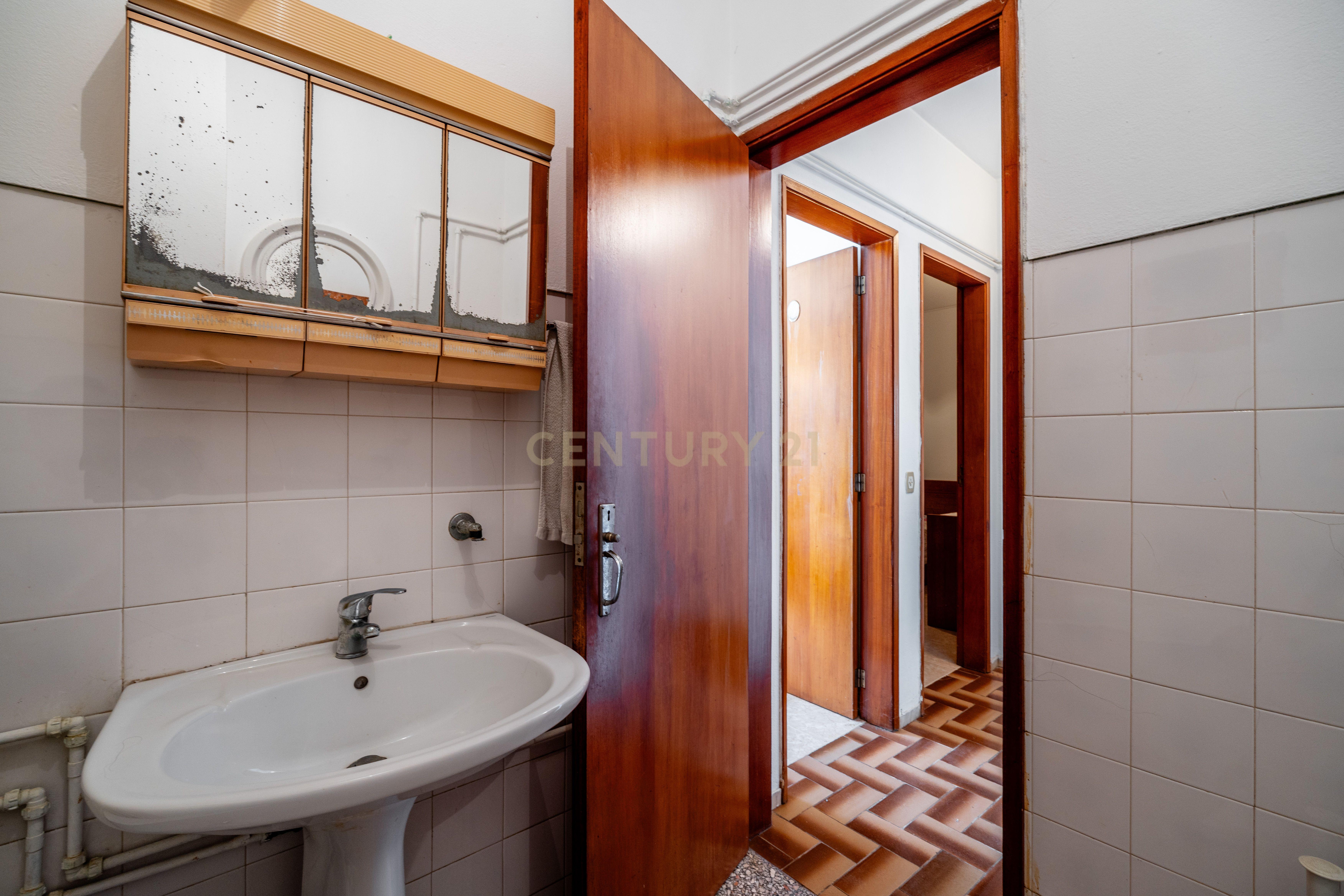 Fotografia 3 de T3 com quintal de 60 m² e garagem no centro de Silves