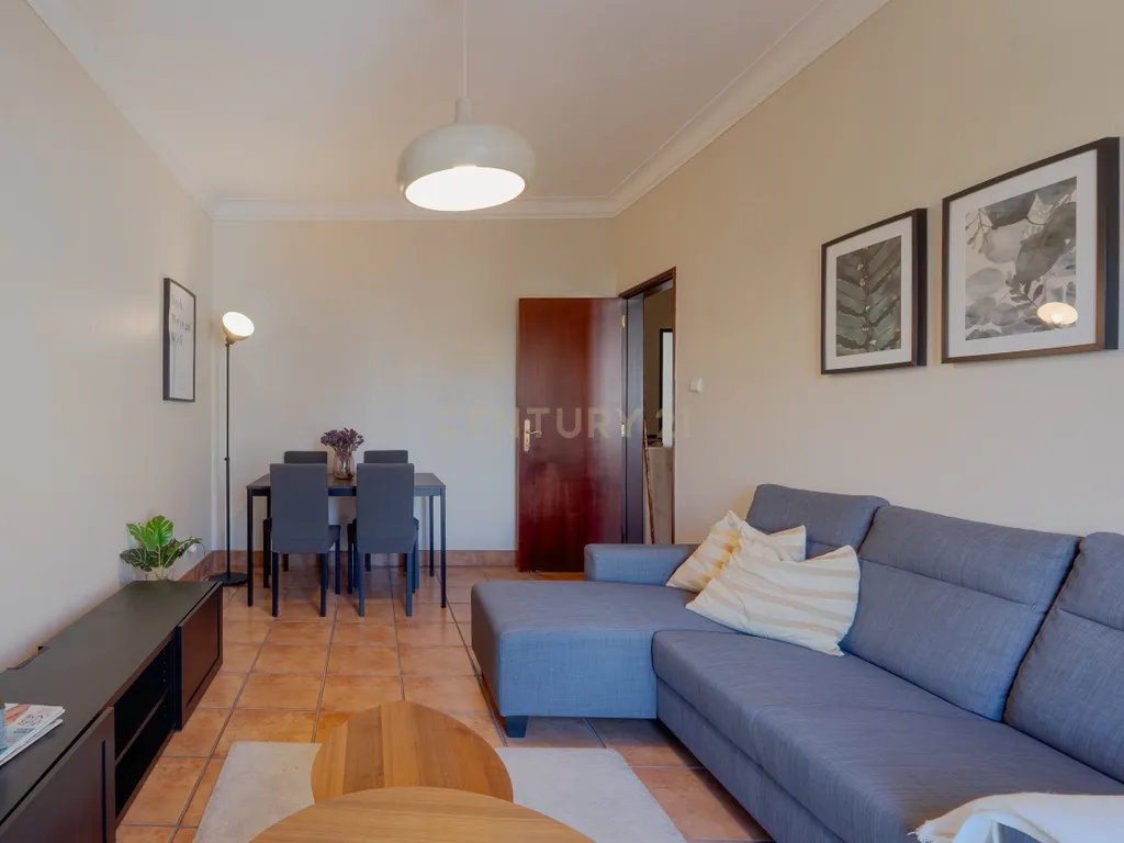 Apartamento T2+1 em Moscavide, Próximo ao Metro - Image 3