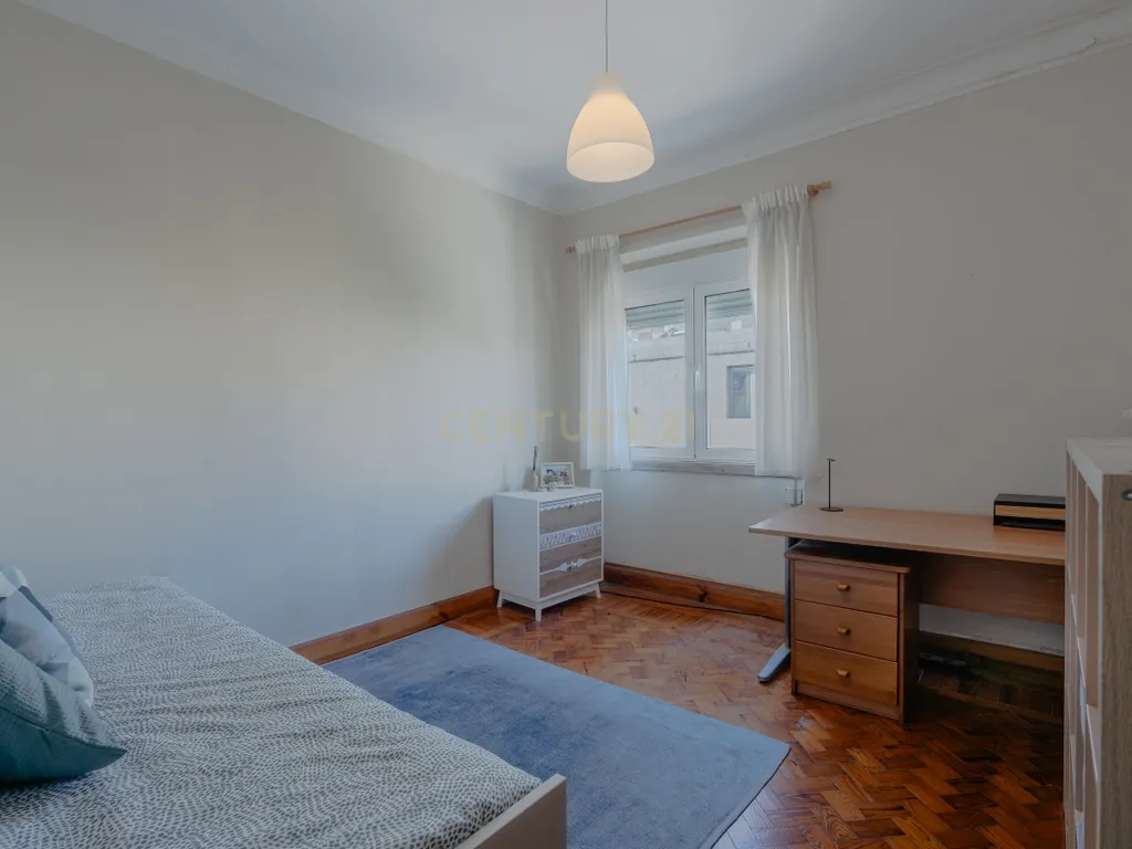 Apartamento T2+1 em Moscavide, Próximo ao Metro - Image 12